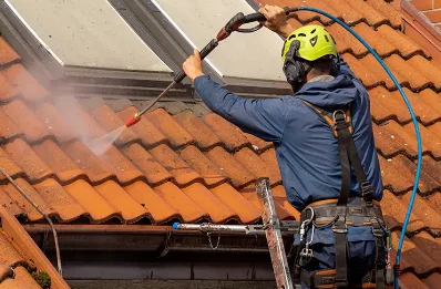 Démoussage et hydrofuge de toiture à Sollacaro